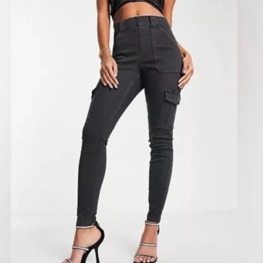 SPANX Black Ankle Cargo Leggings - Picture 8 of 16